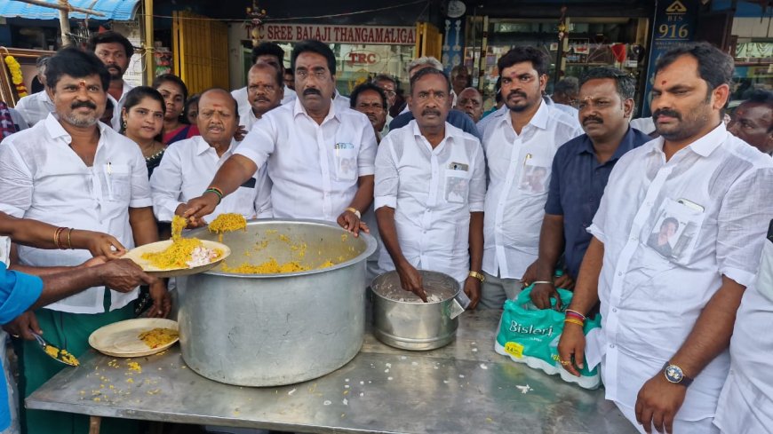 அ.தி.மு.க  53 ஆம் ஆண்டு : ஸ்ரீபெரும்புதூரில்  கட்சி கொடி ஏற்றி அன்னதானம் வழங்கி கொண்டாட்டம்