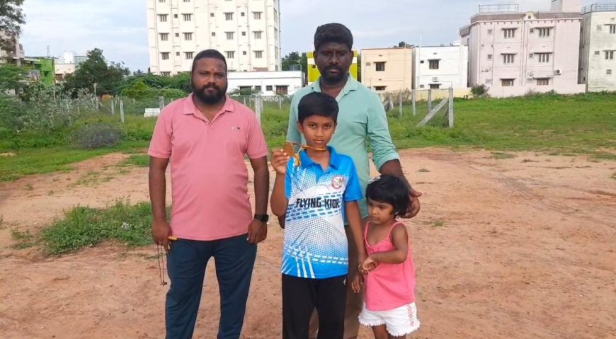 தேசிய அளவில் பிளையிங் கிக் போட்டி : தங்கப் பதக்கம் வென்று பழனியைச் சேர்ந்த 8 வயது சிறுவன் சாதனை